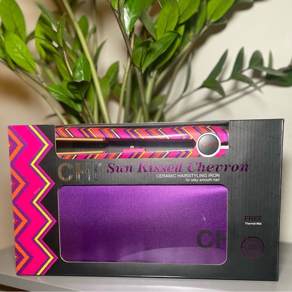 CHI Ceramic Hairstyling Iron - Picture 1 of 2